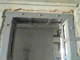 Алмазная резка в несущих монолитных стенах