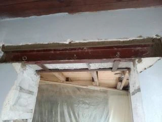 Усиление несущих оконных и дверных проемов швеллерами и уголками с двух сторон